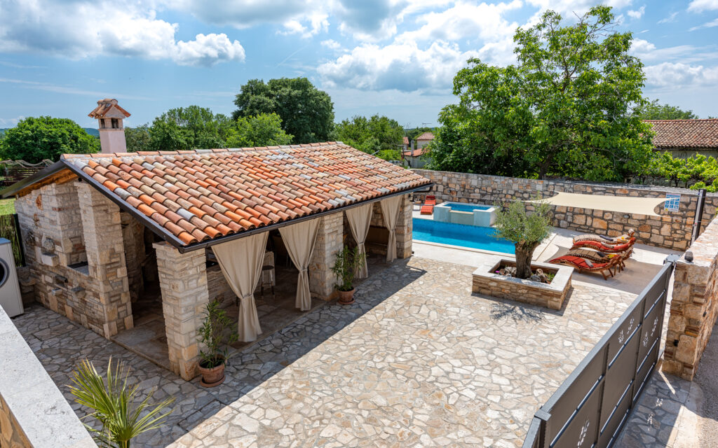 house,outside,pool,kitchen